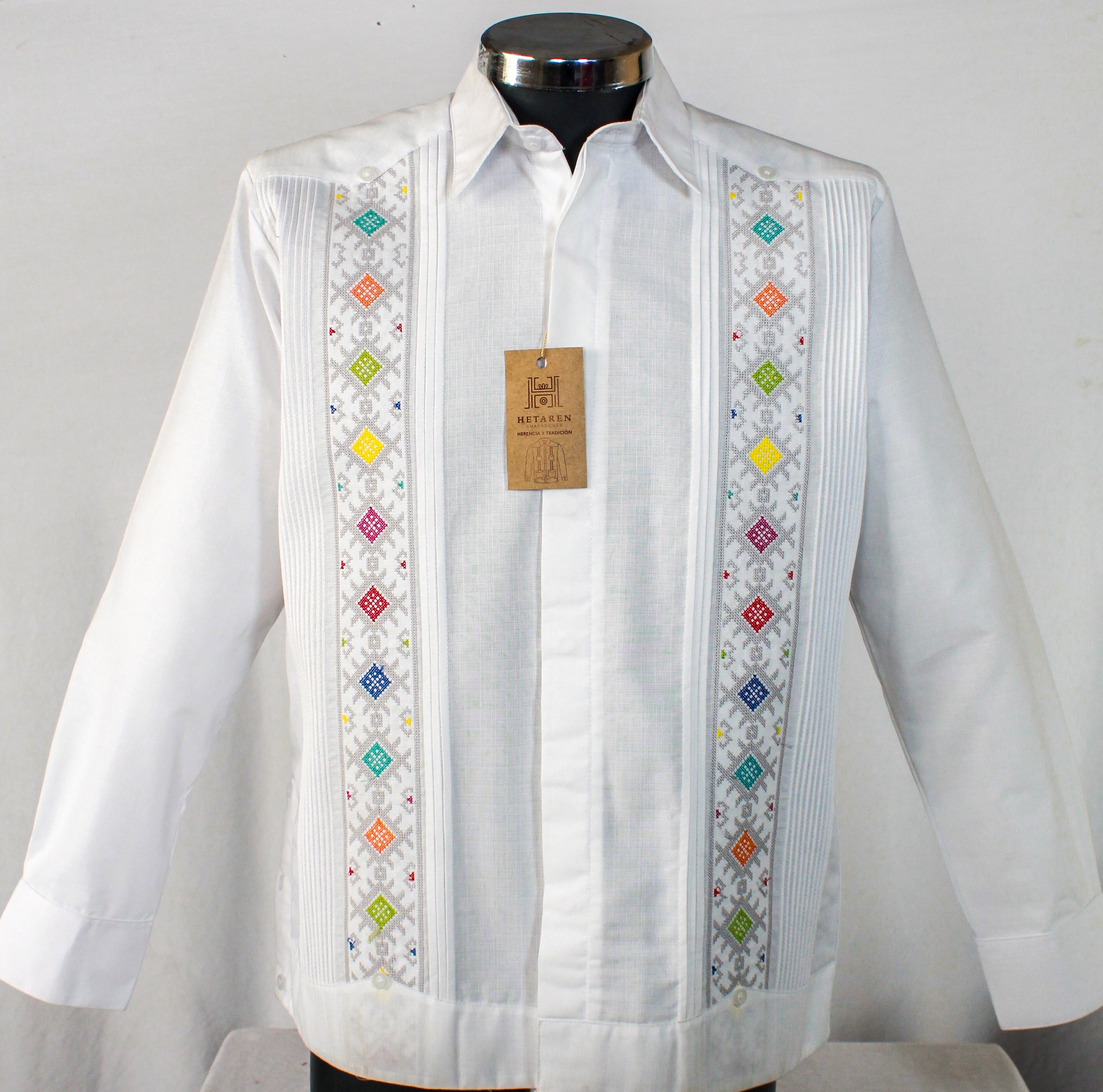 Guayabera MOD.004 Manga Larga Con Bordados De Gemas cuadradas